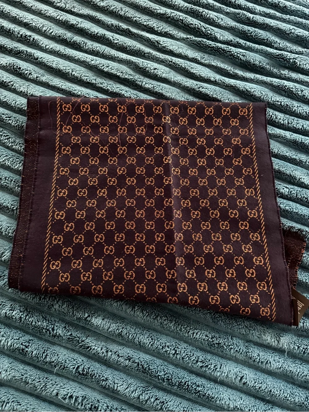 Gucci wool/silk metallic scarf 💙